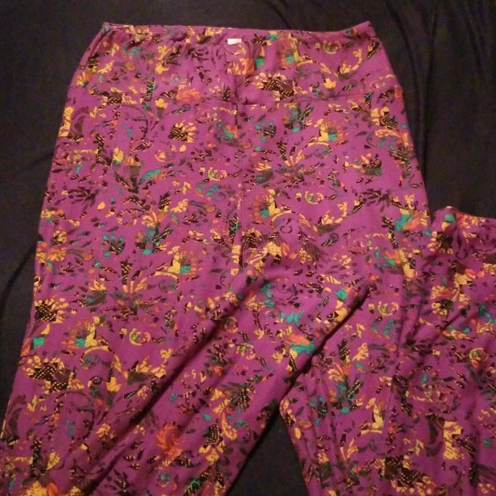 Never worn Lularoe OS leggings